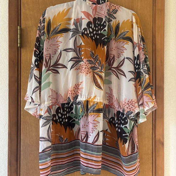 DR2 Multicolor Abstract Kimono - Picture 2 of 9